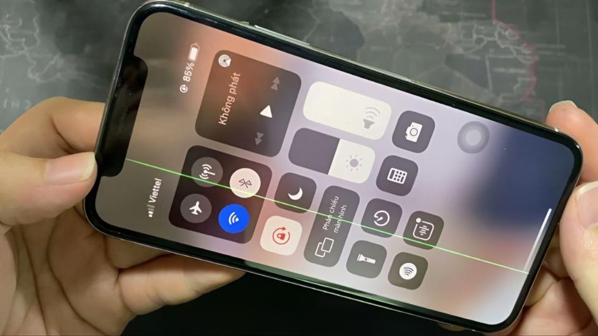 iPhone 11 bị sọc màn hình: Nguyên nhân và cách khắc phục tại nhà